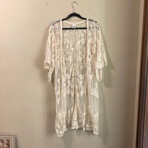 Lace duster in cream size small